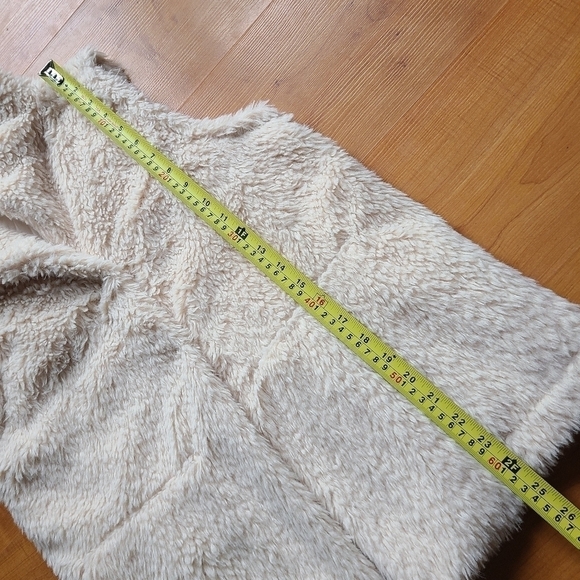 Thread & Supply Fuzzy Sherpa Faux Fur Vest - Picture 9 of 11